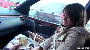 Dentro do carro video mulher gozando com uma pica na sua xota